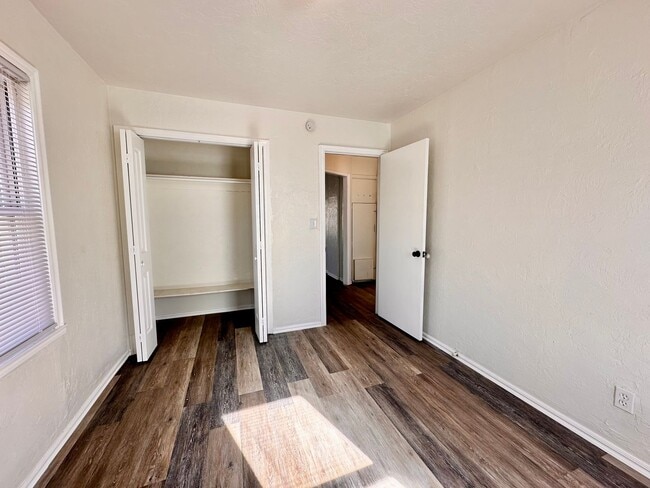 Building Photo - Newly Remodeled Home with Move-In Special!