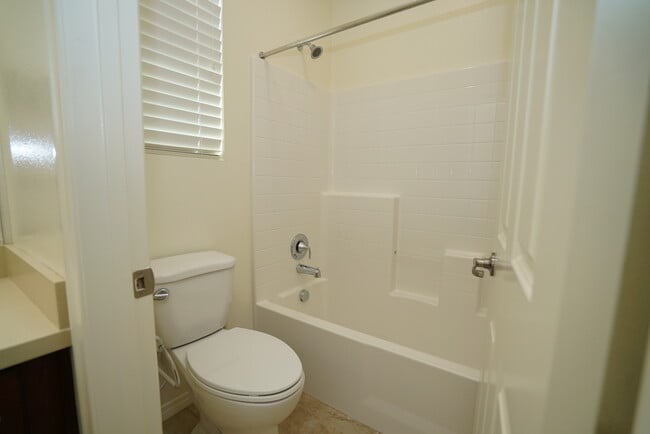 Building Photo - River Village 4 Bedroom Home in Santa Clarita.