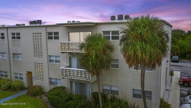 Building Photo - 223 Columbia Dr