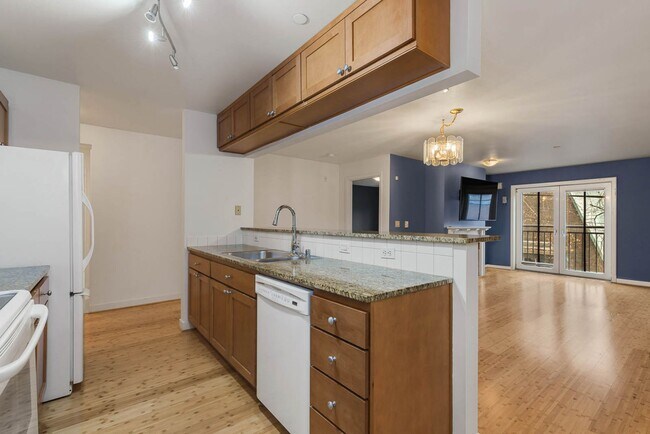 Building Photo - 701 1st Ave N