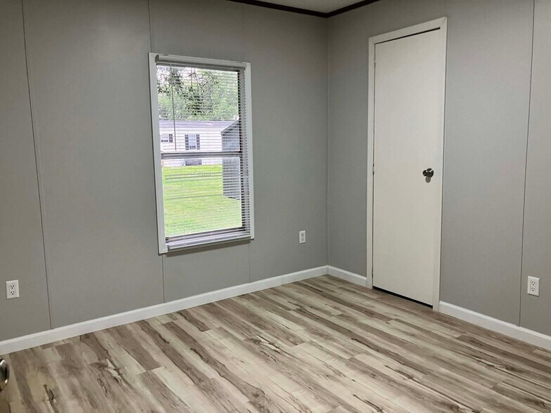 Building Photo - 79 Deerwood Park