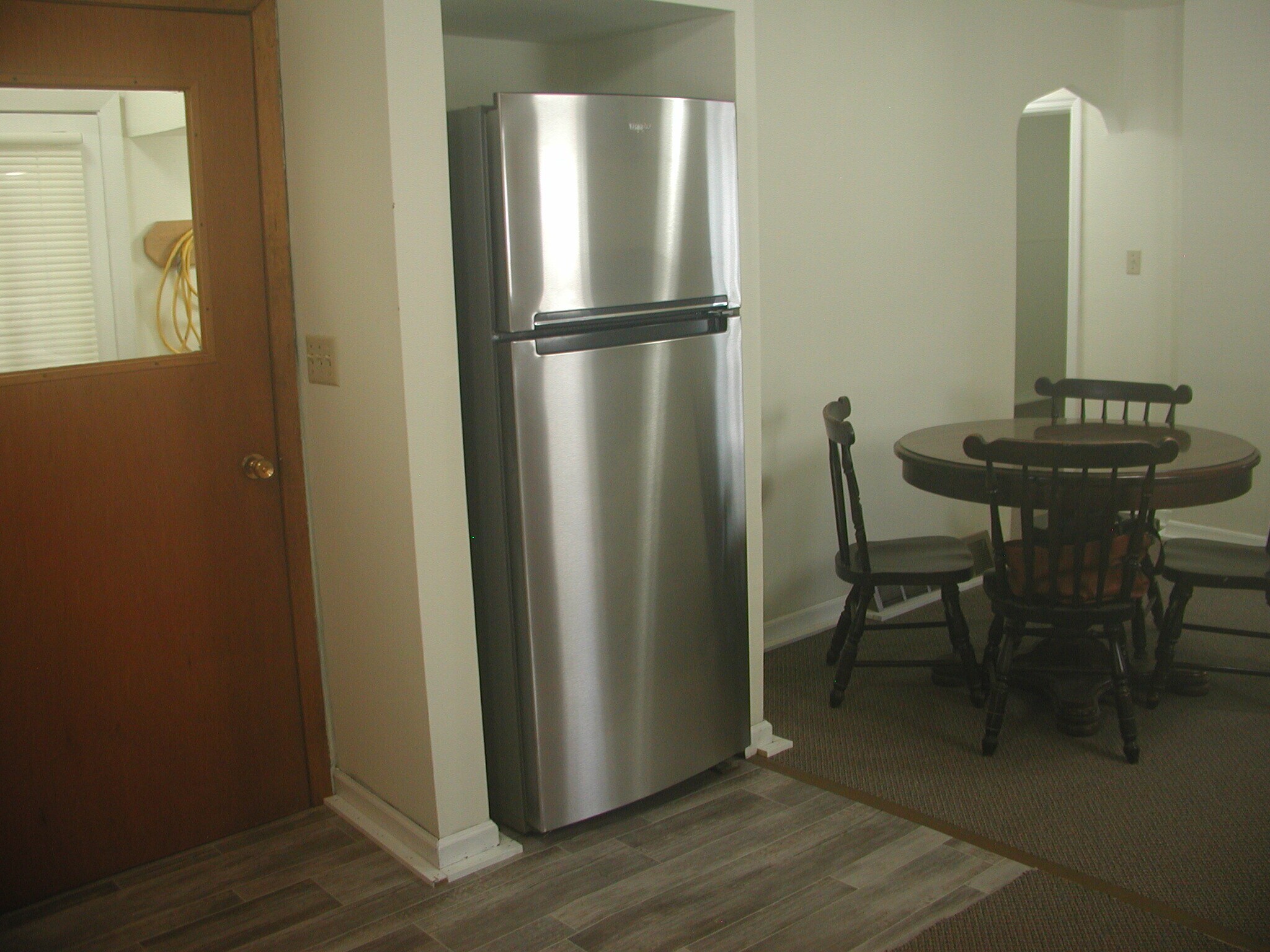 Building Photo - 241 E Ronning Ave