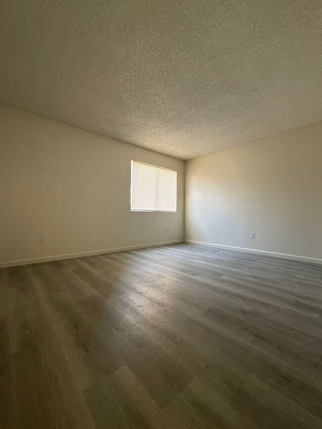 Building Photo - 9001-9005 Stacey Ct