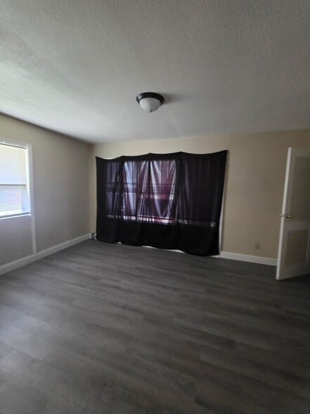 Building Photo - 801 Cantrell Heights St