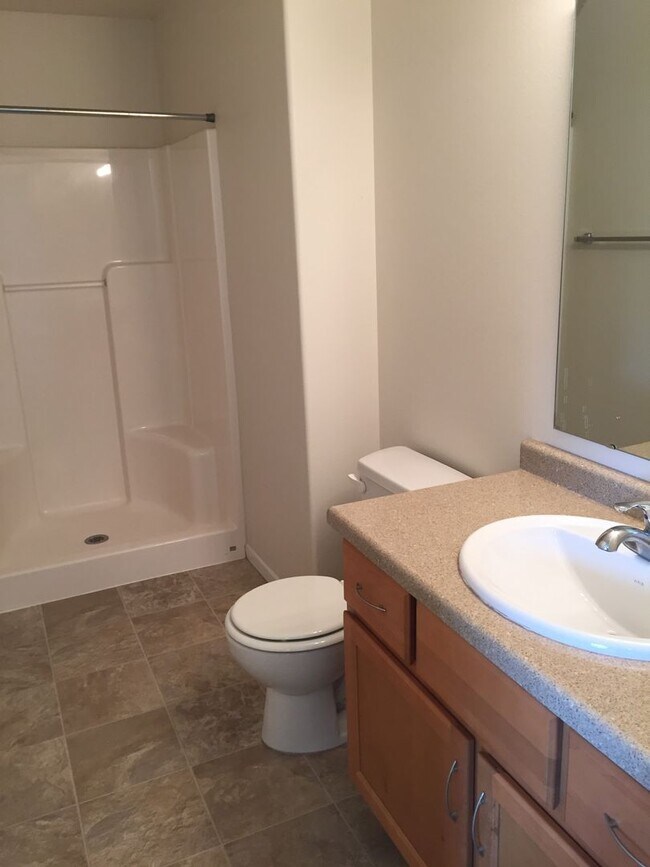 Building Photo - 3 Bed 3 Bath Twin Home