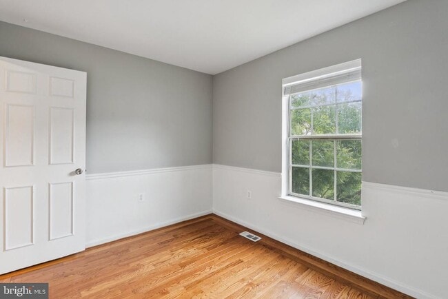 Building Photo - 5790 Burke Towne Ct