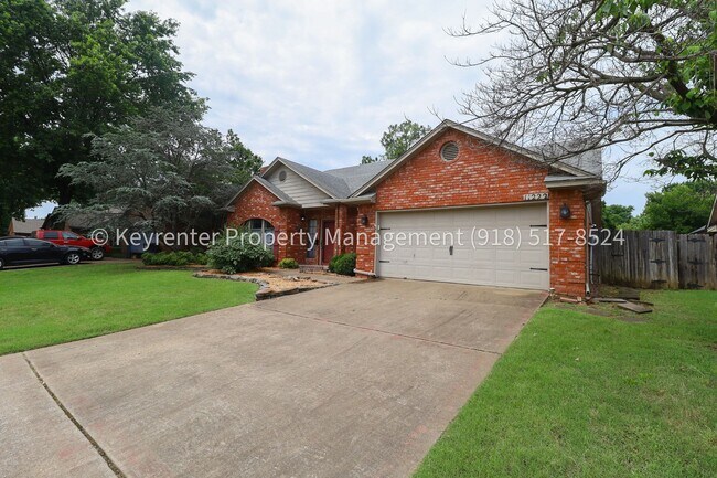 Building Photo - Recently Updated 3 Bed 2.5 Bath in Bixby - Move in Ready!