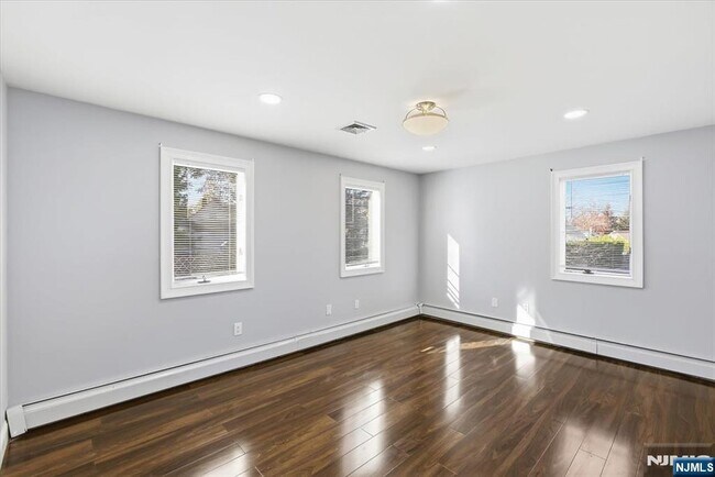 Building Photo - 473 Lincoln Dr