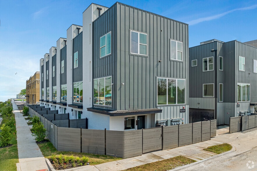 1423 N Carroll Ave - North Carroll Homes