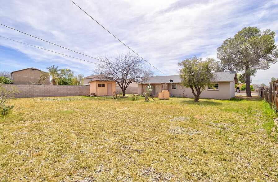 Building Photo - 334 W Harding Ave
