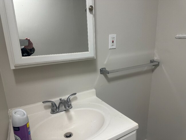 Building Photo - 9 Bentley Ave