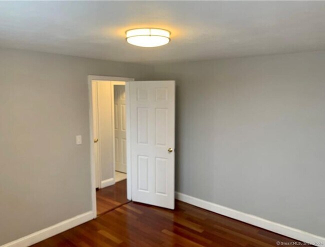 Building Photo - 1070 E Main St