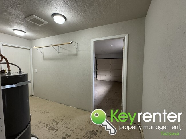 Building Photo - Must-have 3Bed/1Bath Tacoma Home + 50% Off...