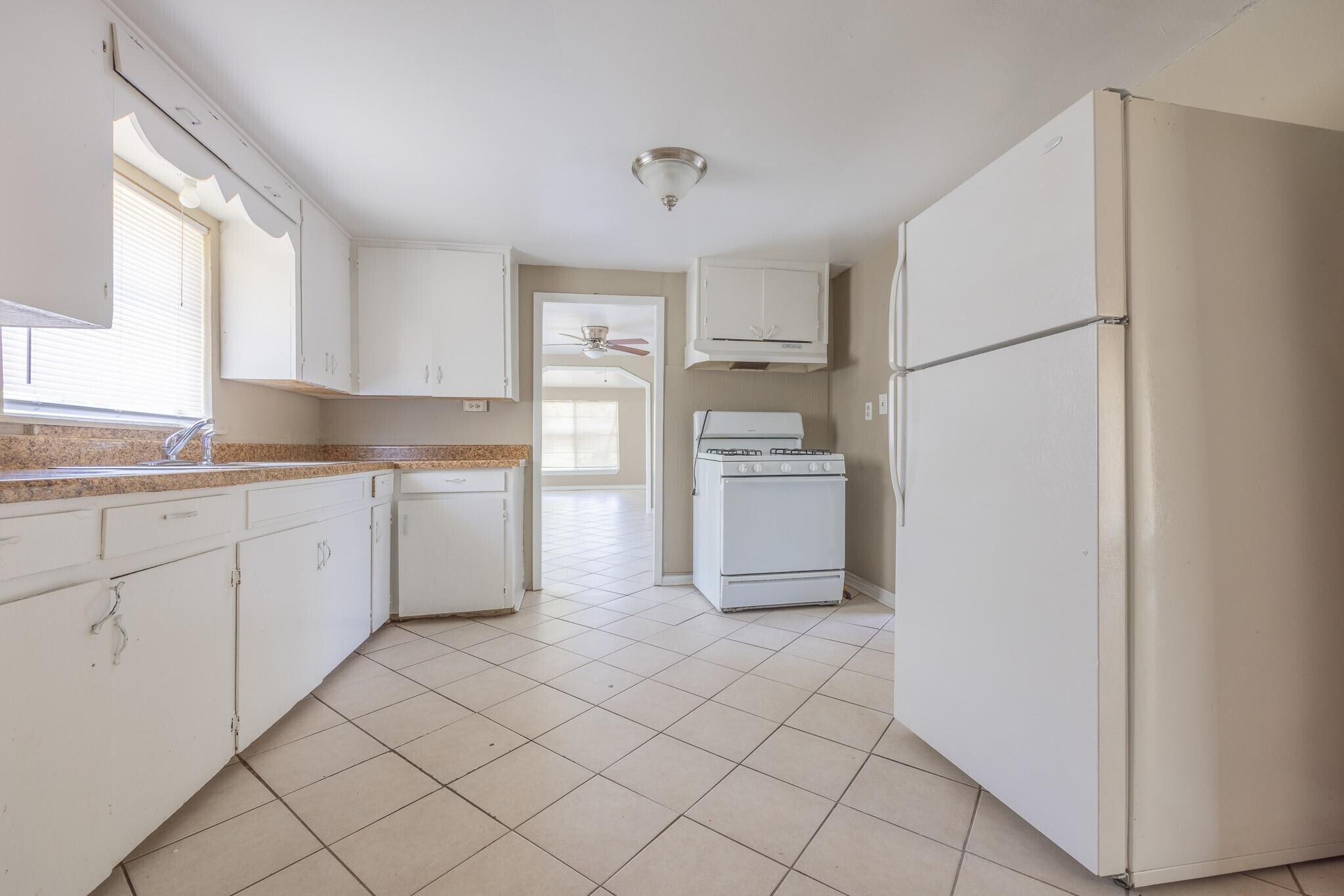 Kitchen - 901 N Hamlett St