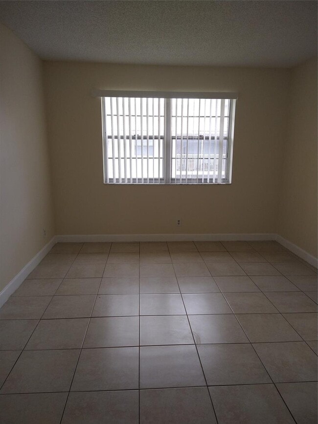 Building Photo - 8395 Royal Palm Blvd