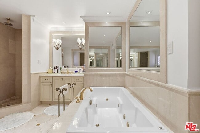 Building Photo - 1831 Loma Vista Dr