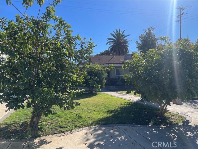 Building Photo - 1188 W Cypress Ave