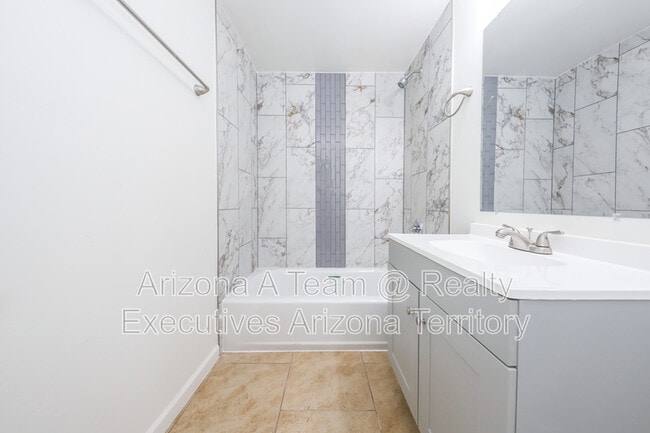 Building Photo - 2012 S Beverly Ave