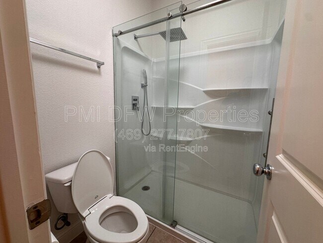 Building Photo - 2610 Meadow Ridge Dr