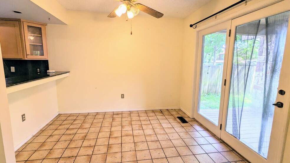 Building Photo - 7720 S Lakewood Ave