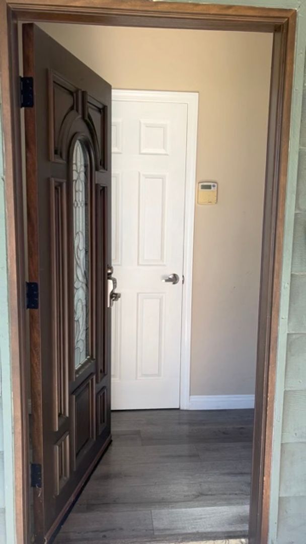 Building Photo - Home with a Cabin Style Family room and backyard Oasis