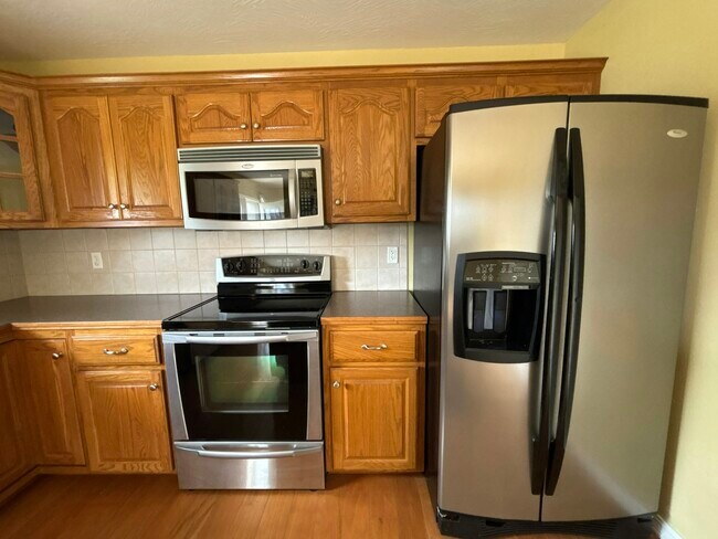 Building Photo - 812 E Spring Dr