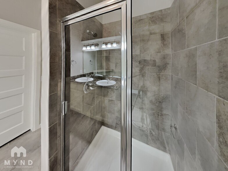 Building Photo - 1019 Merlin Dr