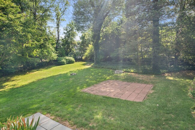 Building Photo - 130 Gaymoor Dr