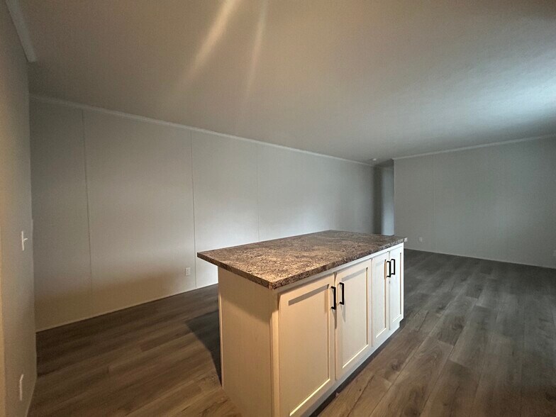 Building Photo - 11424 Oakgrove Dr