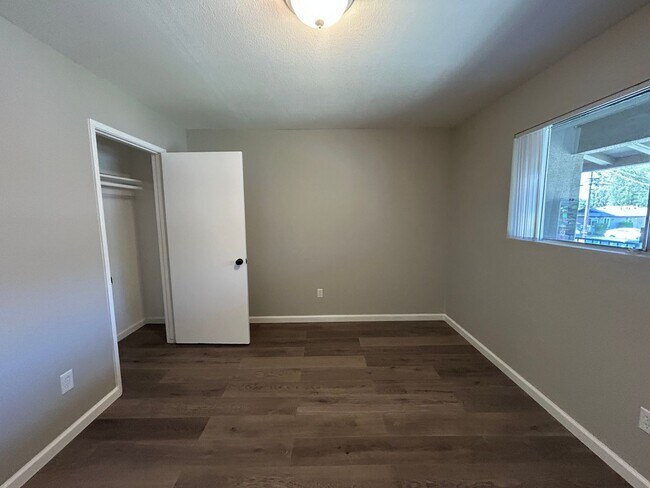 Building Photo - 816 Sutter Ave