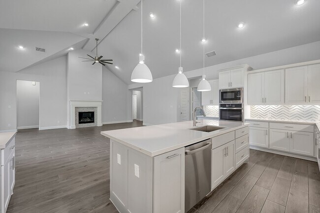 Building Photo - 8431 Willow Whisper Ln