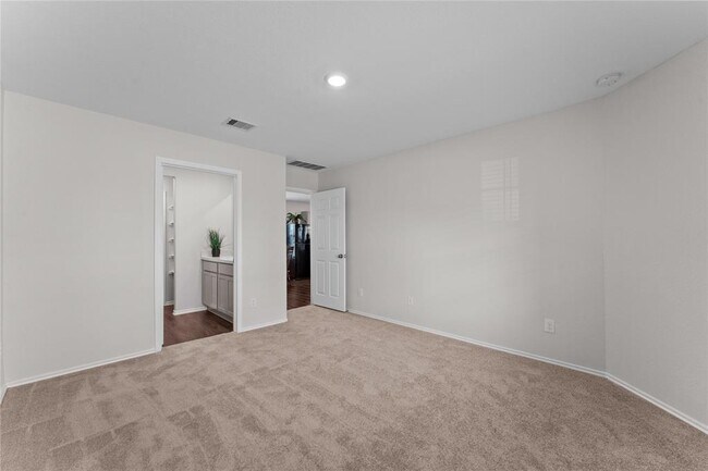 Building Photo - 14515 Broadbury Pond Rd
