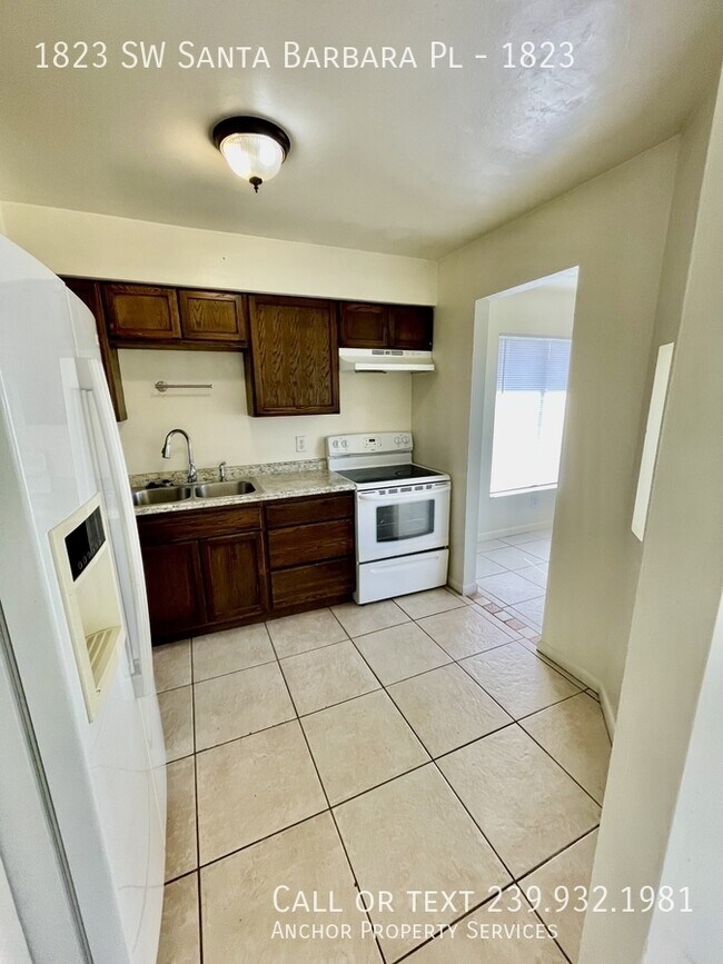 Building Photo - 1823 SW Santa Barbara Pl