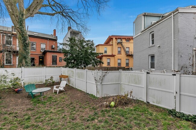 Building Photo - 108 William St