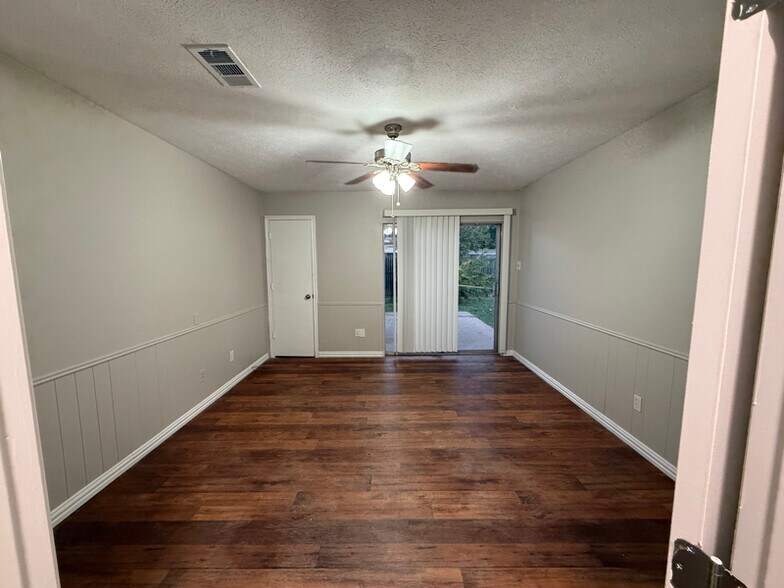 Building Photo - 2018 Auburn Dr