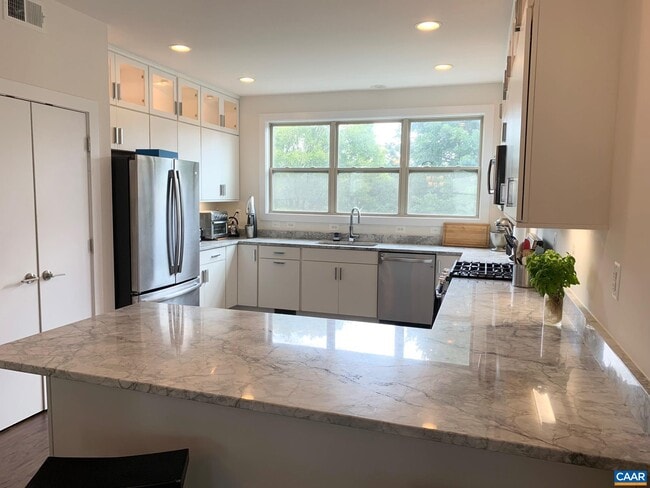 Building Photo - 129 Almere Ave