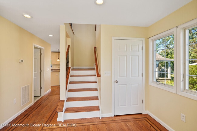 Building Photo - 111 Main St