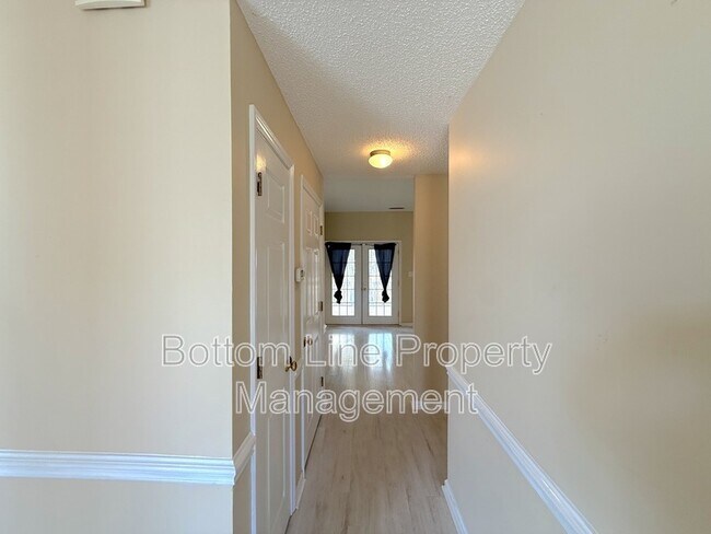 Building Photo - 9423 Fairmead Dr