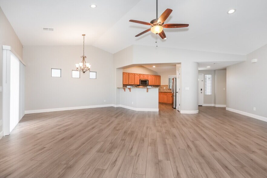 Building Photo - 1846 W Half Moon Cir