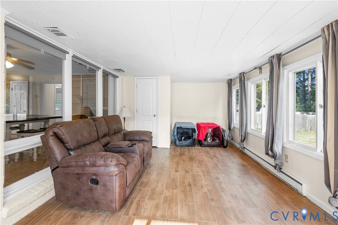 Building Photo - 1871 Pender Ave