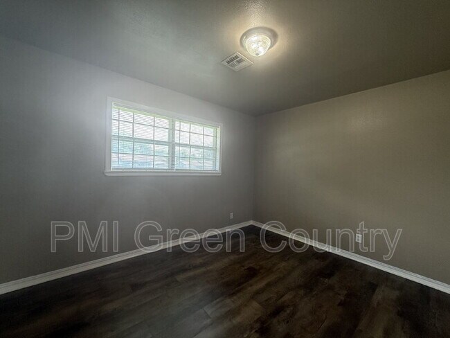 Building Photo - 30375 E 150th St S