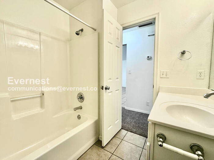Building Photo - 2724 N 20th St