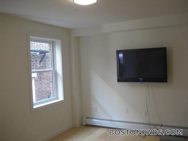 Building Photo - 461 Park Dr