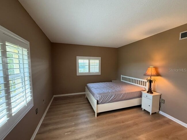 Building Photo - 5835 Tidewood Ave