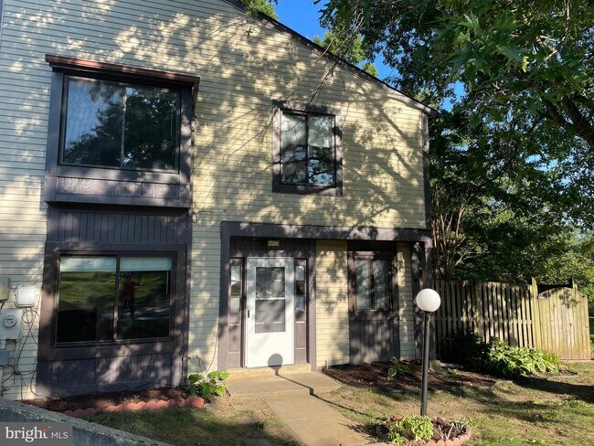Building Photo - 7233 Mill Creek Ct