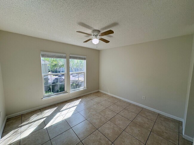 Building Photo - Welcome To The Estates At Westbury