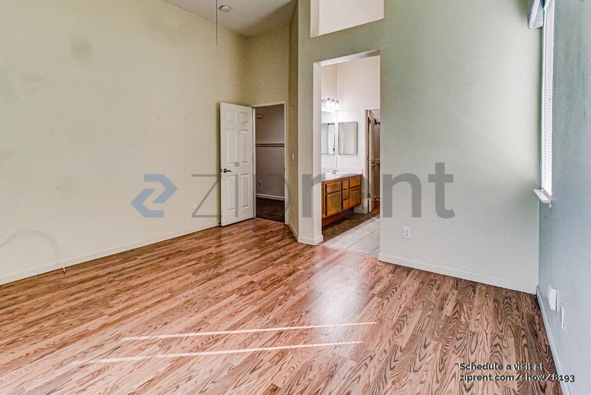 Building Photo - 1833 Rail St