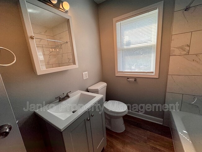 Building Photo - 2237 Vermont St