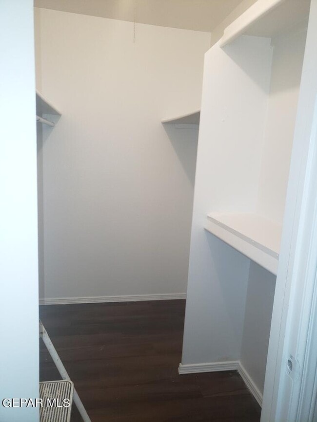 Building Photo - 5535 Oakbriar Cir