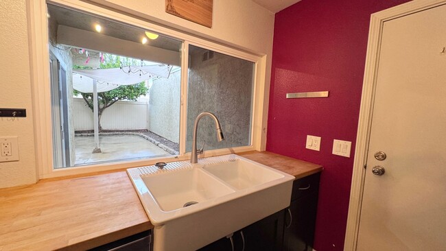 Building Photo - Fully Remodeled 3 bed/2.5 bath in Poway